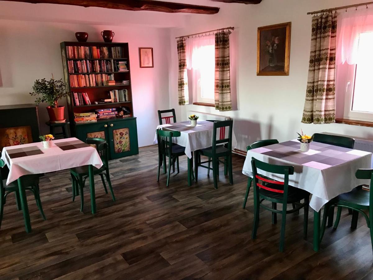 Bendovsky Dvur Bed & Breakfast Dusniky Exterior photo